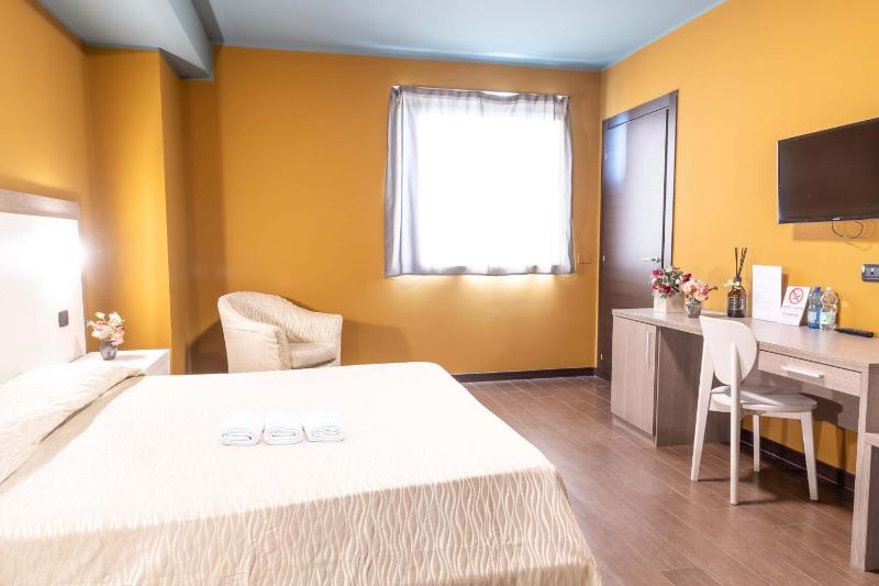 Double Room with Spa Bath image 1