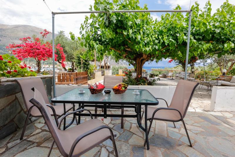 Studio with Sea View (3 Adults) image 2