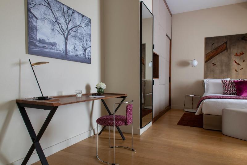 Superior Double Room image 3
