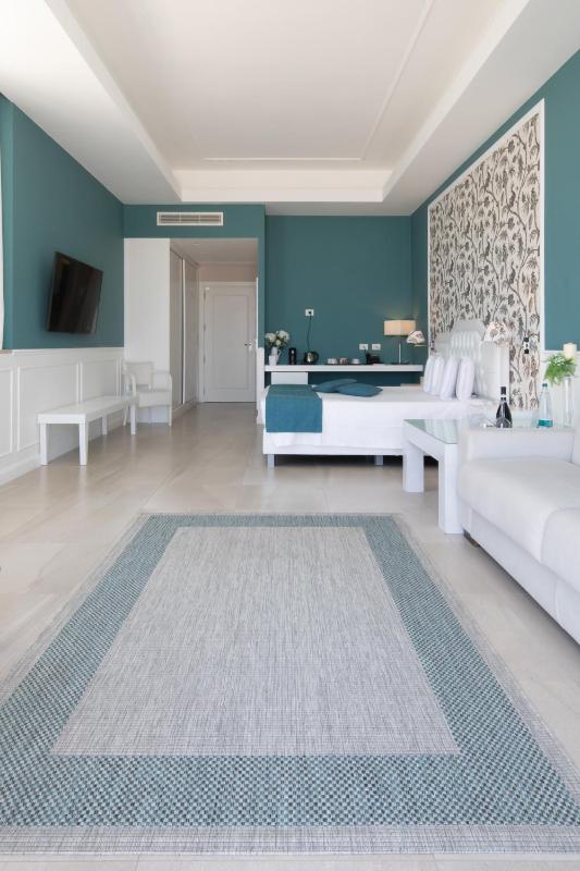 King Suite with Sea View image 4