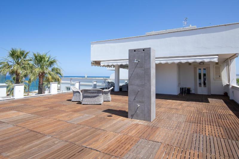 Apartment with Sea View image 4