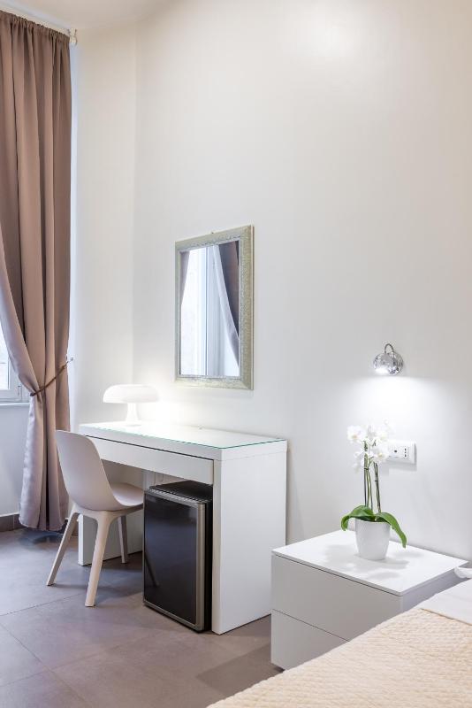 Small Double Room with French Bed image 3