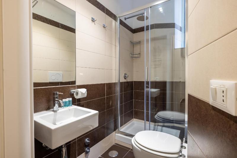 Quadruple Room image 2