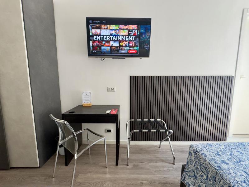 Quadruple Room with Private Bathroom image 4