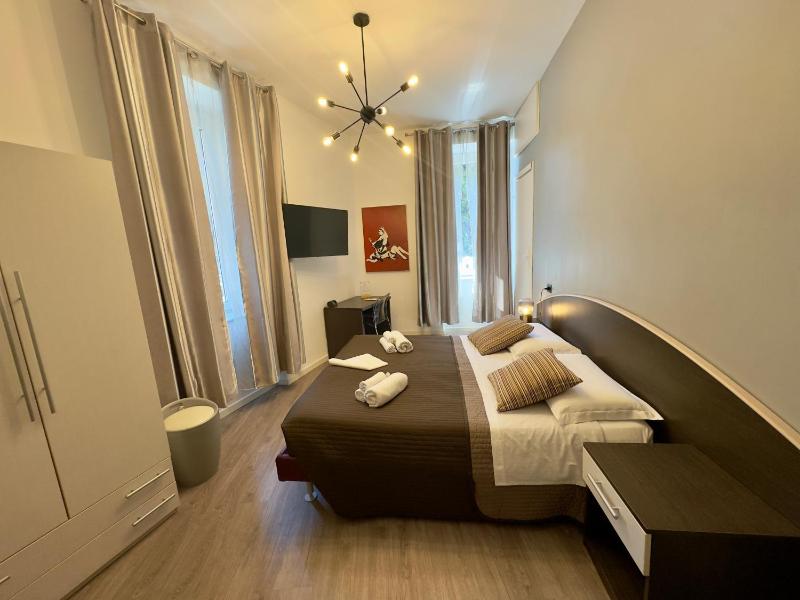 Double Room with Private Internal Bathroom image 4