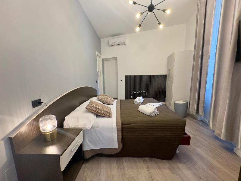 Double Room with Private Internal Bathroom image 2