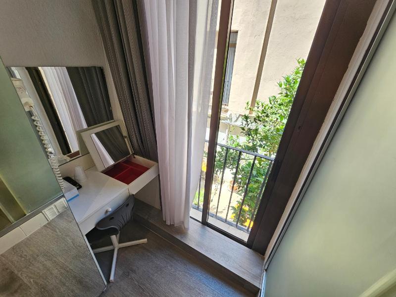 Double Room with Private Bathroom image 4