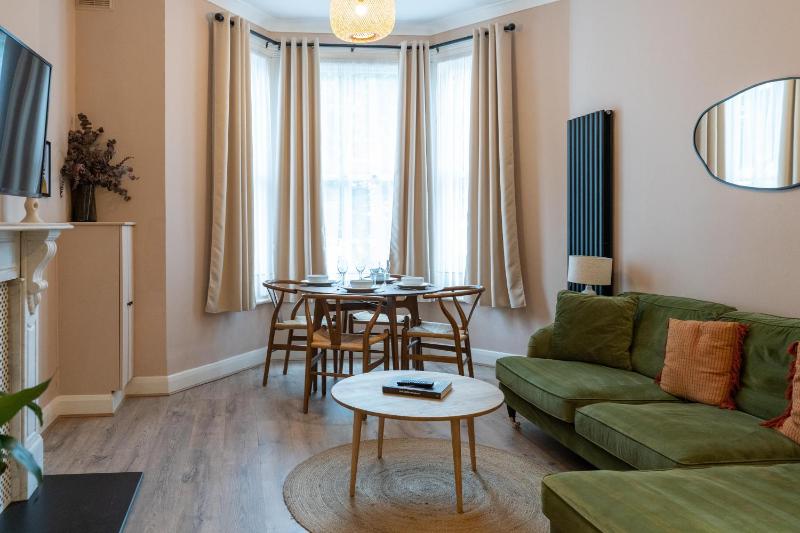 One-Bedroom Apartment image 3