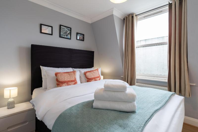 One-Bedroom Apartment image 2