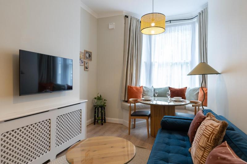 Two-Bedroom Apartment with Two Bathrooms image 3