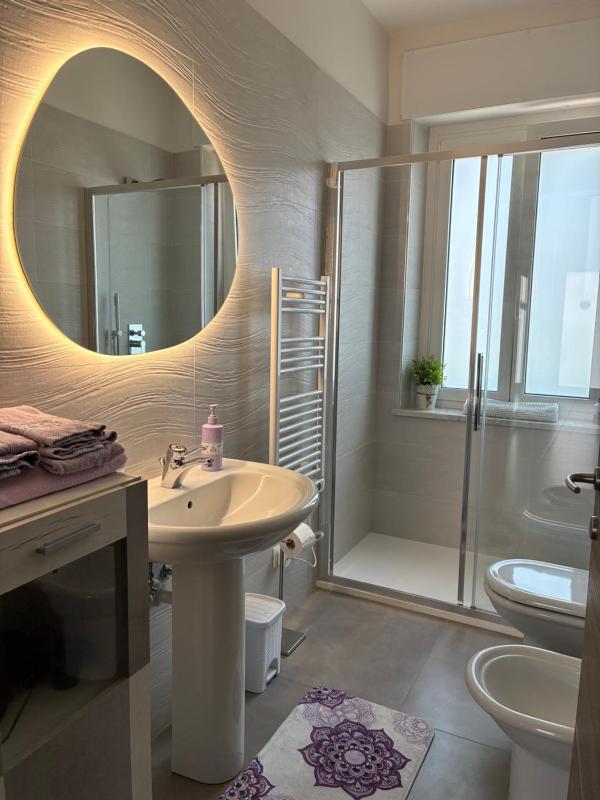 Double Room with Balcony image 3