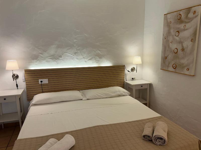 Double or Twin Room image 4