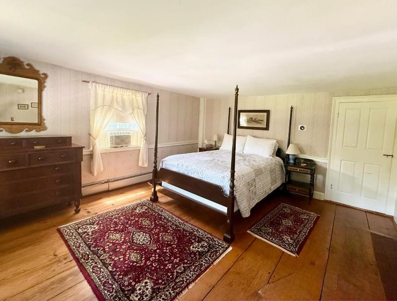 Deluxe Queen Room image 1