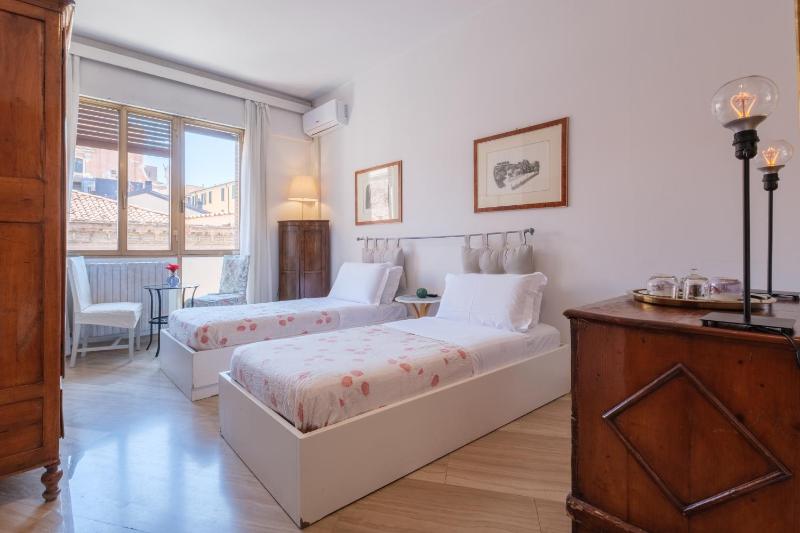 Twin Room with Private External Bathroom image 1