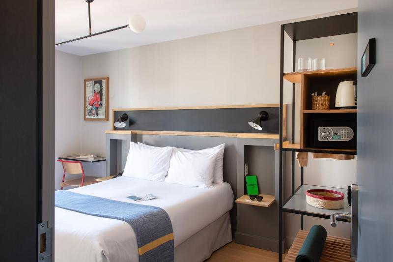 Standard Double Room with Pool View image 1