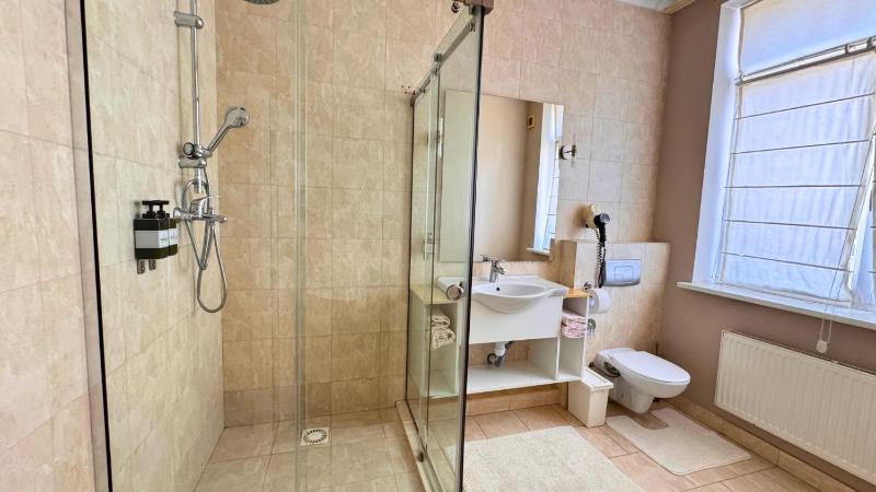 Basic Double Room image 1