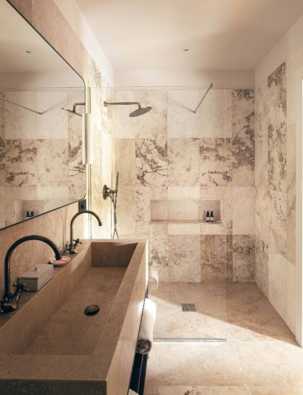 Executive Suite image 4