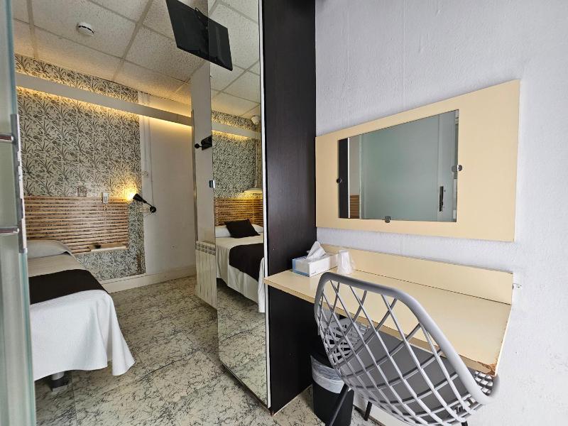 Single Room with Balcony image 4
