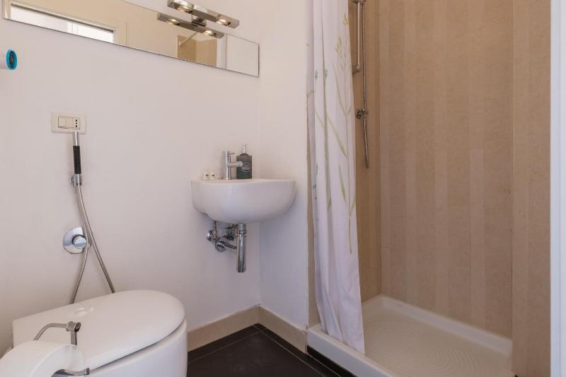 Classic Single Room image 3
