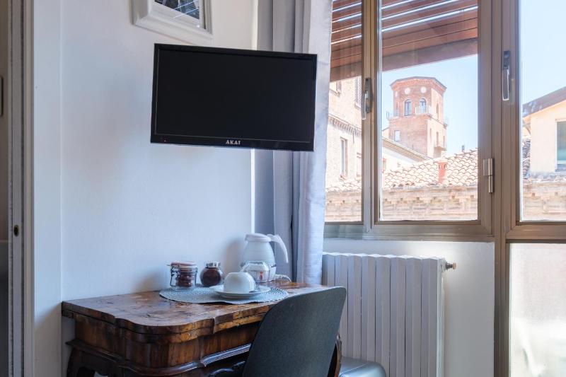 Classic Single Room image 4