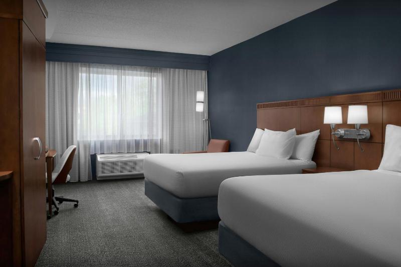 Queen Room with Two Queen Beds image 2