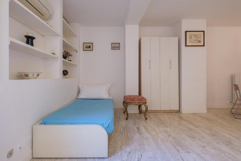 Standard Quadruple Room image 4