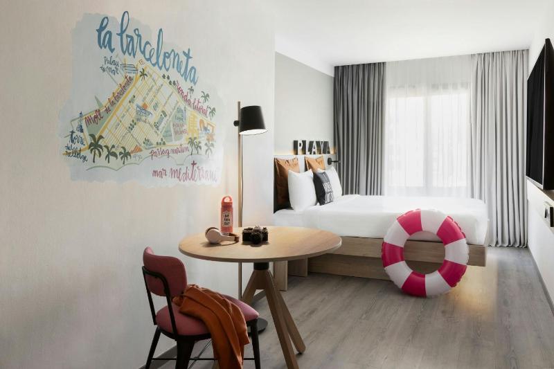 Moxy Queen Room with Balcony image 4