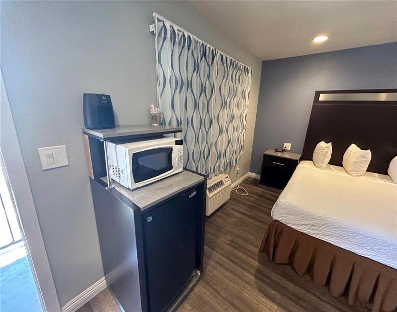 King Room - Mobility Access/Non-Smoking image 3