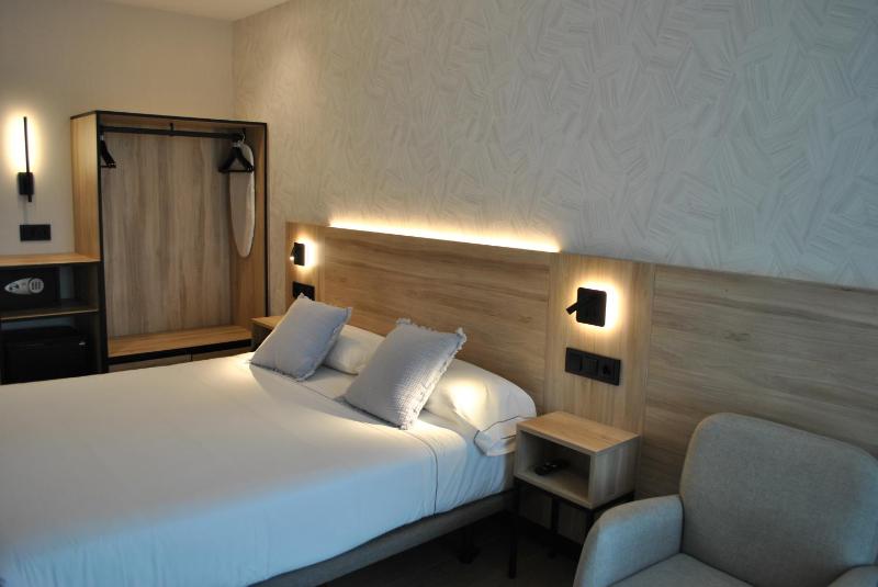 Standard Double or Twin Room with Balcony image 1