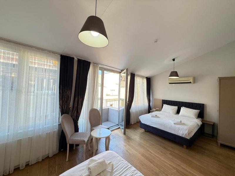 Deluxe Quadruple Room image 4