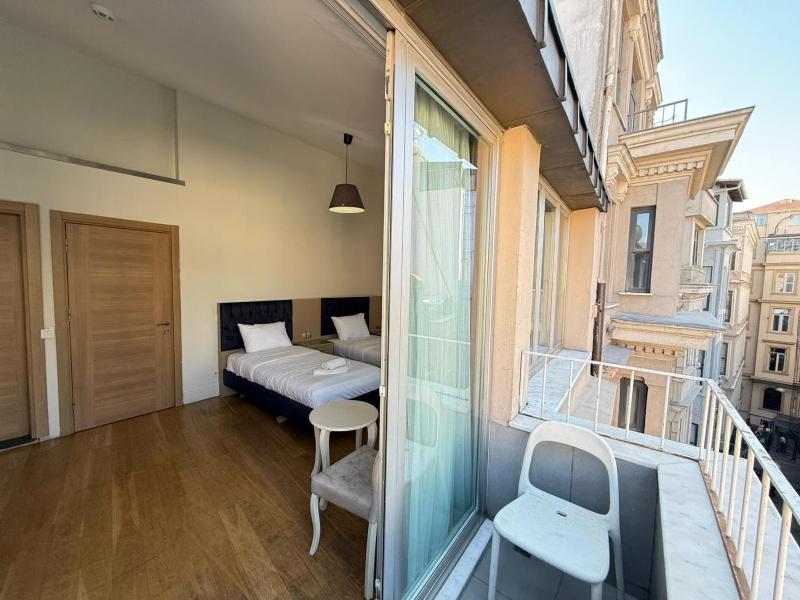 Deluxe Quadruple Room image 3