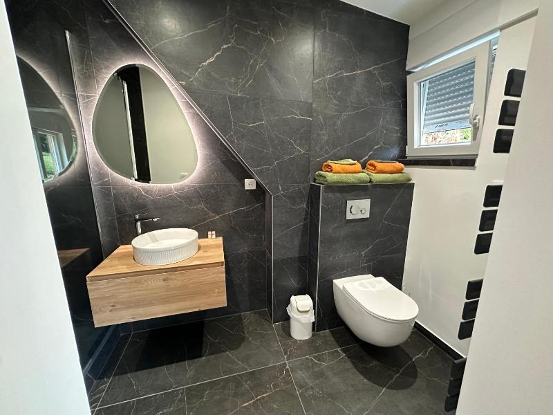 Double Room image 1
