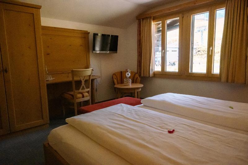 Standard Double Room image 3