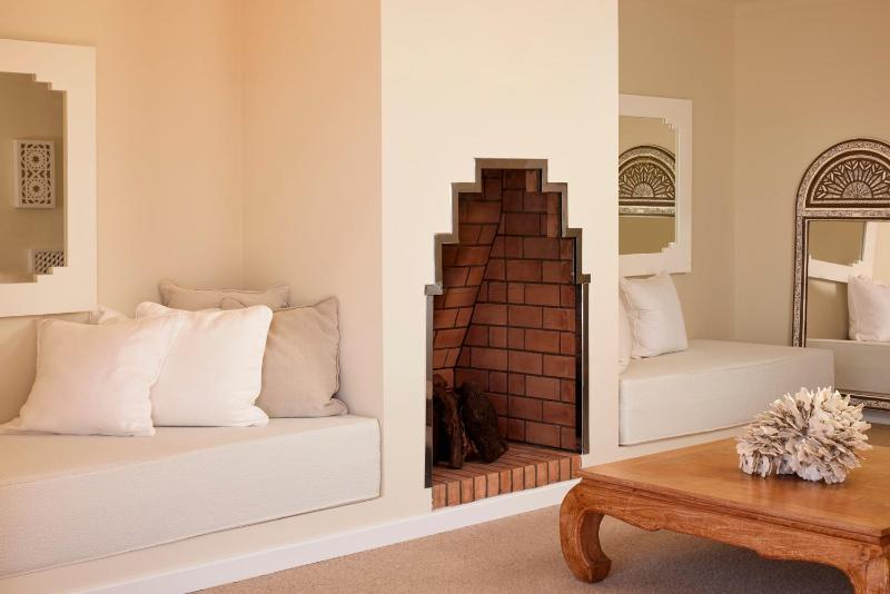 Deluxe Royal Suite image 4