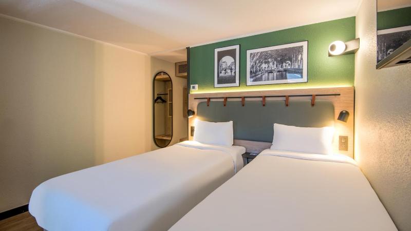 Standard Room - 2 Single Beds image 4