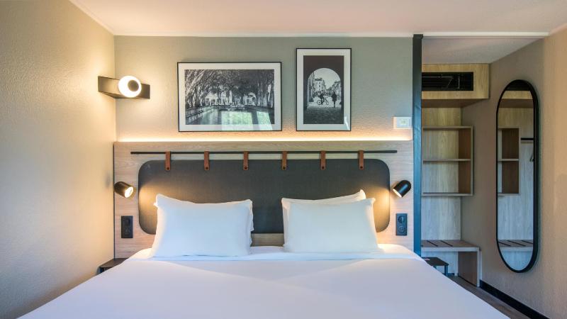 Superior Room - 1 King Bed image 3
