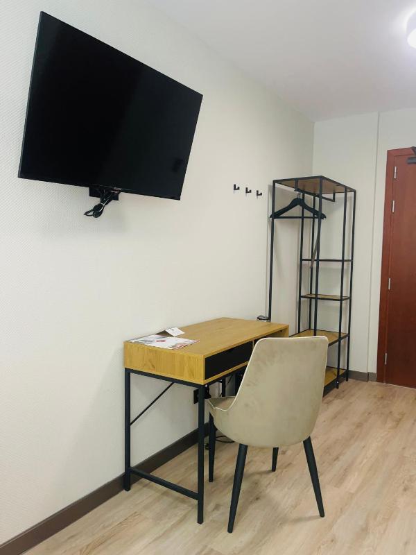 Standard Family Room image 3