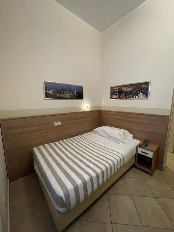 Single Room image 3