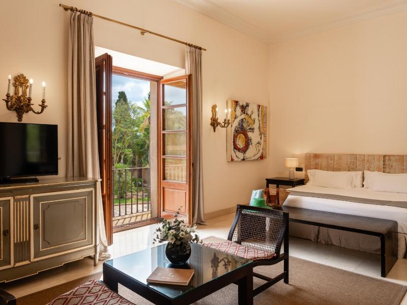 Deluxe Double Room image 1