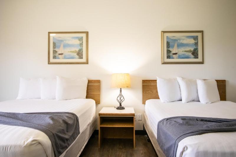 Queen Room with Two Queen Beds image 1