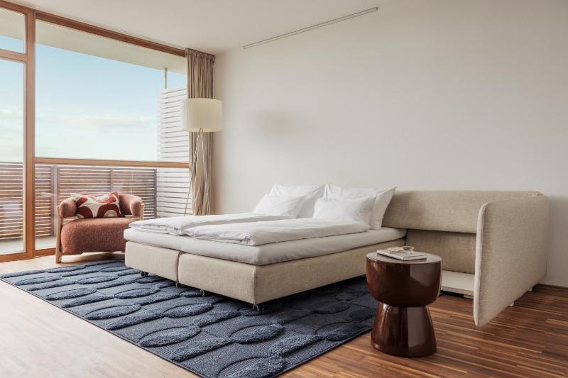 Suite with Garden View image 3