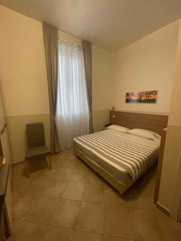 Double Room image 2