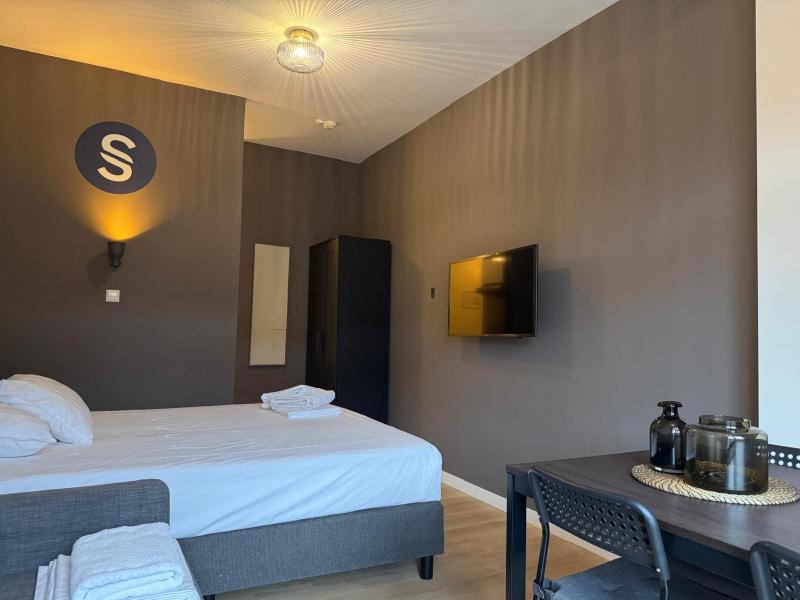 Studio with Terrace image 3