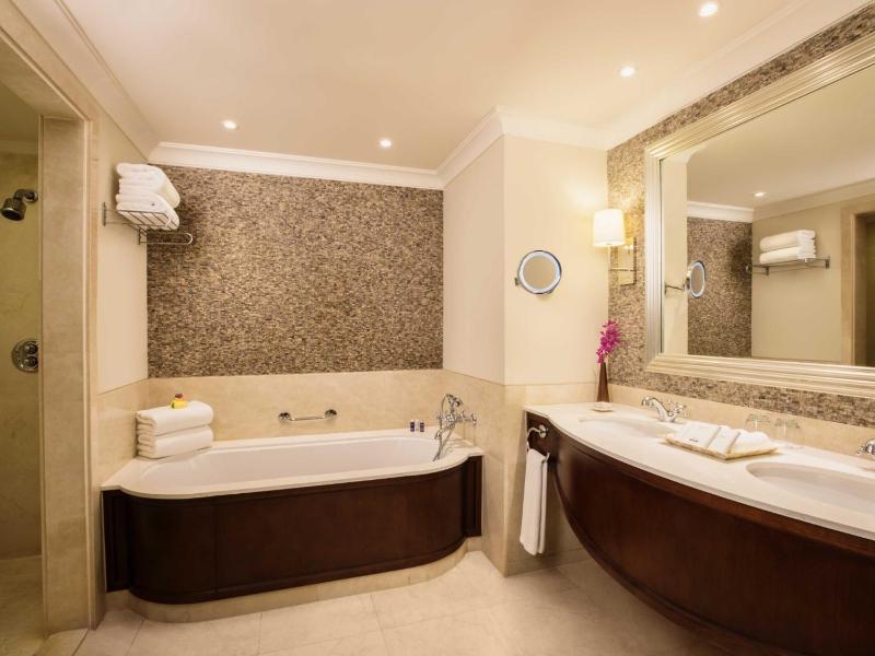Garden View Junior Suite image 3
