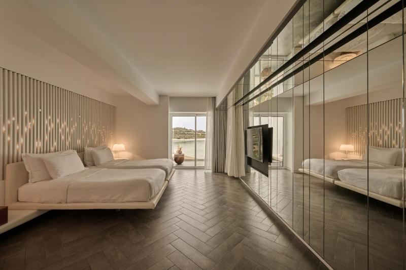 Luux Room with Sea View image 4