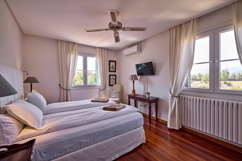 Large Double Room image 4