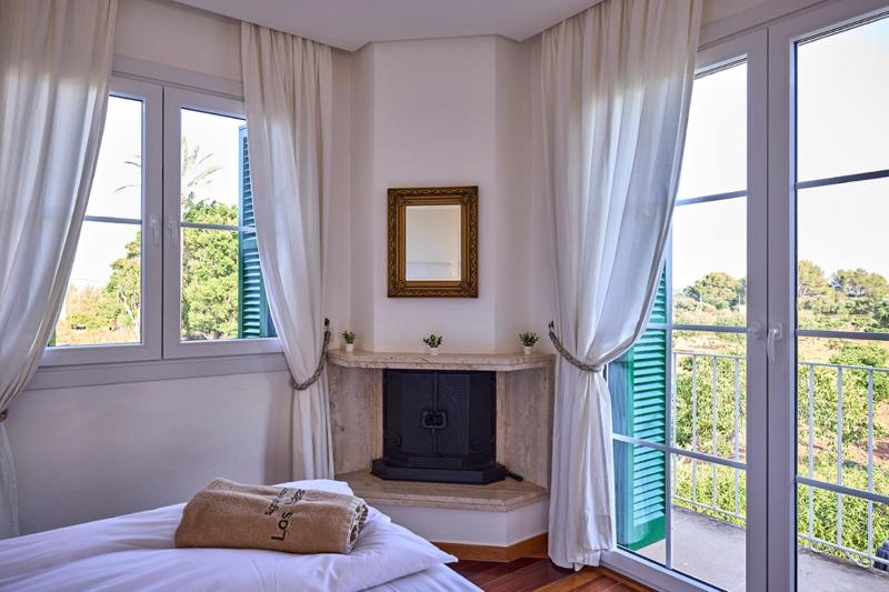 Double Room with Garden View image 2