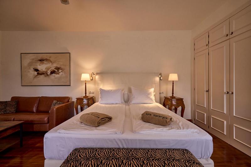 Deluxe King Room image 3