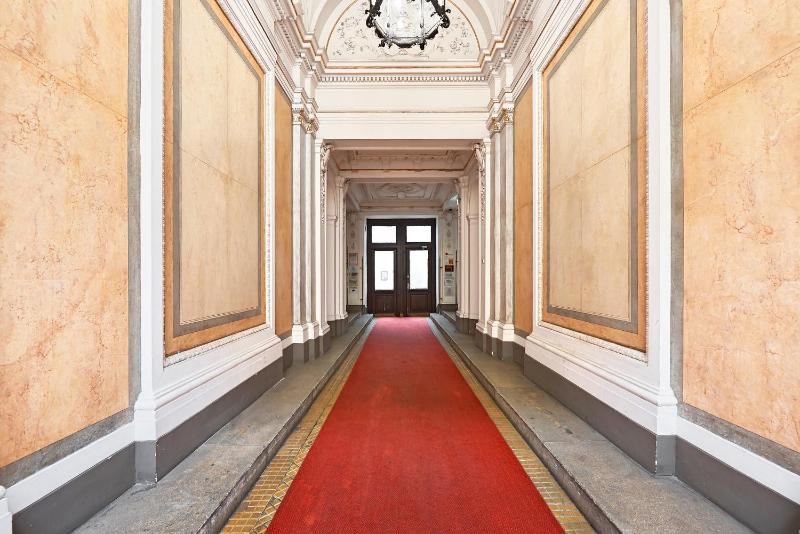 One-Bedroom Apartment image 2