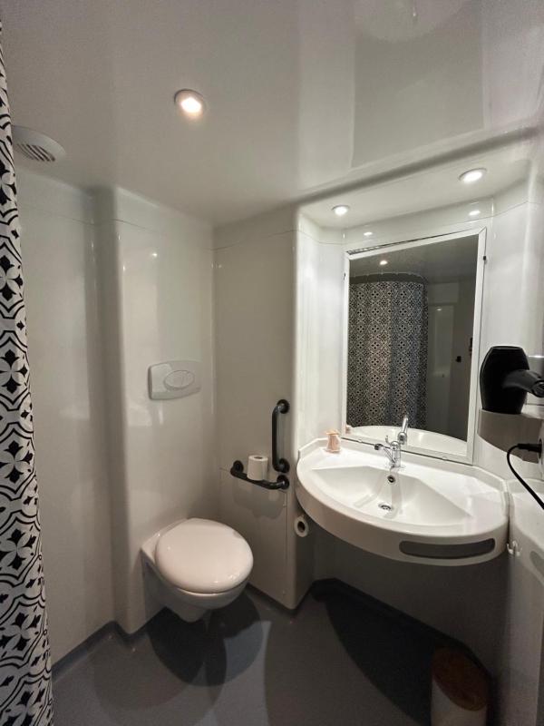 Comfort Twin Room - Accessible image 1